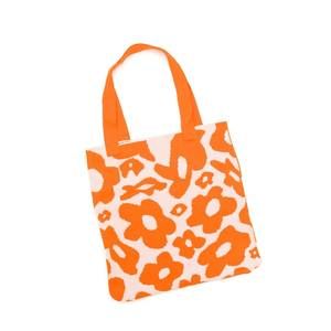 NEW 123 AMORE women's lazy daisy knit bag in orange